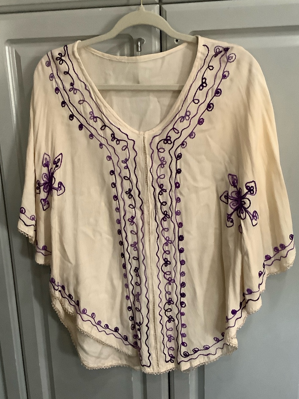 Love Stitch Cream Boho VneEmbroidered Women’s Poncho Top with Purple Accents Sz